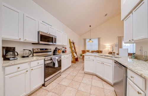 Thousand Oaks House | Beautiful Lake View Pool House Brand new Hot Tub