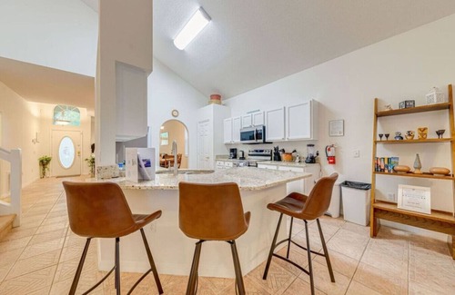 Thousand Oaks House | Beautiful Lake View Pool House Brand new Hot Tub
