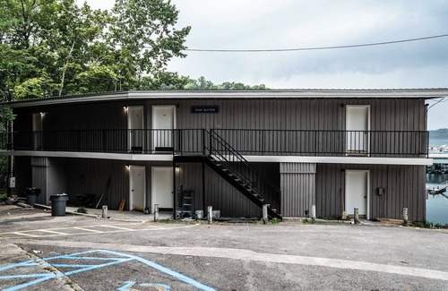 Albany Apartment | Beautiful Lake View Suite on Lake Cumberland! #102