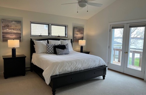 Markesan House | Beautiful lake views from updated property