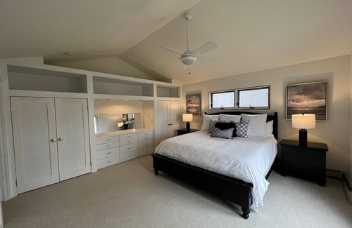 Markesan House | Beautiful lake views from updated property