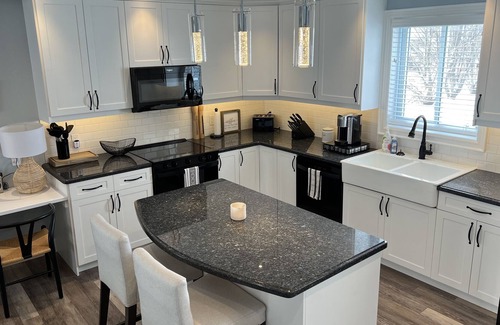 Bobcaygeon Cottage | Beautiful Lakefront Home!