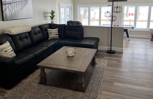 Bobcaygeon Cottage | Beautiful Lakefront Home!