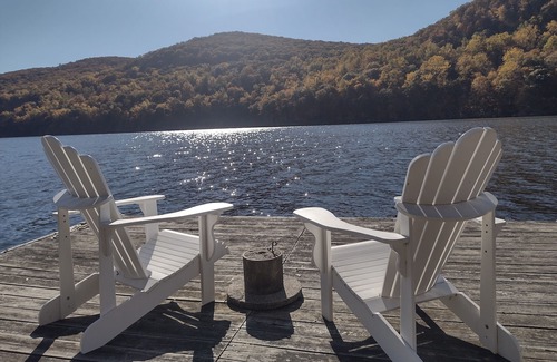New Fairfield House | Beautiful Lakefront Retreat with Private Dockn