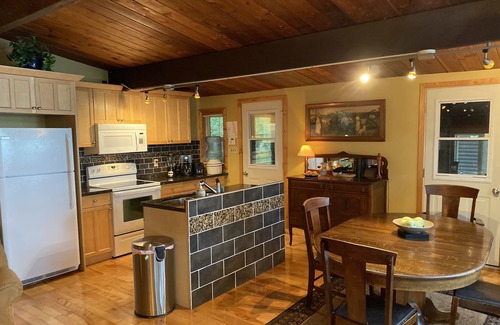 Beaconia Cottage | Beautiful lakefront cottage 1 hr North of Winnipeg