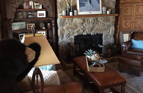 Oak Run Cabin | Beautiful Lakefront Authentic Log Cabin