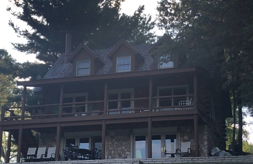 Oak Run Cabin | Beautiful Lakefront Authentic Log Cabin