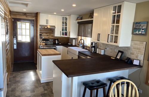 Markerville House | Beautiful Lakefront Cabin on Sylvan Lake