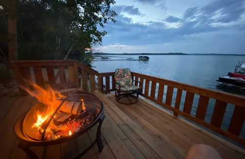 Markerville House | Beautiful Lakefront Cabin on Sylvan Lake