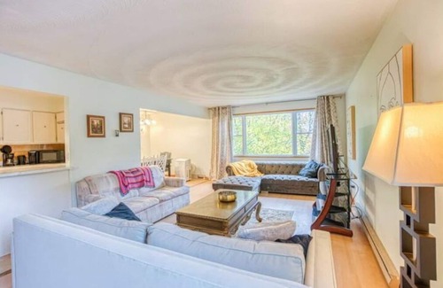Frontenac House | Beautiful Lakefront House