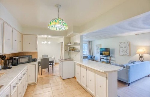 Frontenac House | Beautiful Lakefront House