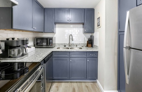 Slidell Condo | Beautiful Lakefront Condo