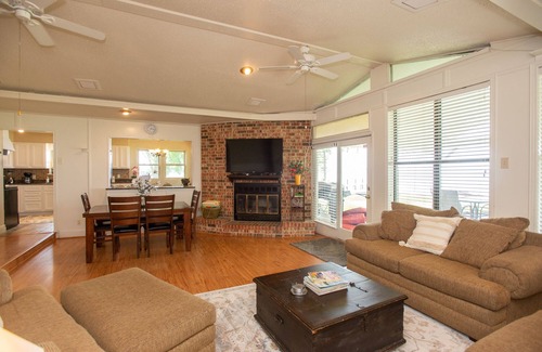 Cedar Creek Reservoir House | Beautiful Lakefront Getaway on Cedar Creek Lake