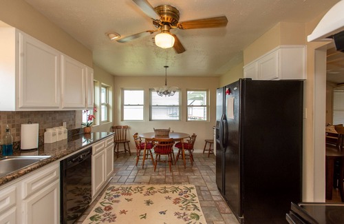 Cedar Creek Reservoir House | Beautiful Lakefront Getaway on Cedar Creek Lake