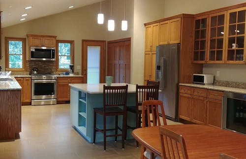 Markesan House | Beautiful lakefront Green Lake home located on prestigious Emerald Shores