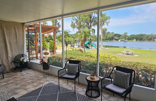 Odessa House | BEAUTIFUL LAKEFRONT GUEST HOME.
