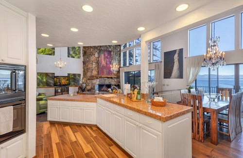 Lincoln Park House | Beautiful Lakefront Home with Pier and Buoy.