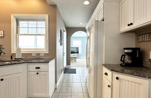 Conway House | Beautiful Lakefront Home- Crooked Lk-Petoskey/Harbor Springs/Nubs- boat/bike/ski