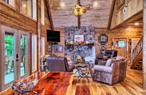 Milam Cabin | Beautiful lakefront log home will take your breath away!!