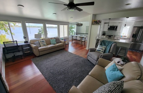 Vicksburg House | Beautiful lakefront property on Barton Lake!