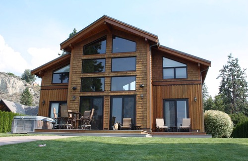 Okanagan-Similkameen House | Beautiful Lakefront Property in Naramata, British Columbia, Canada