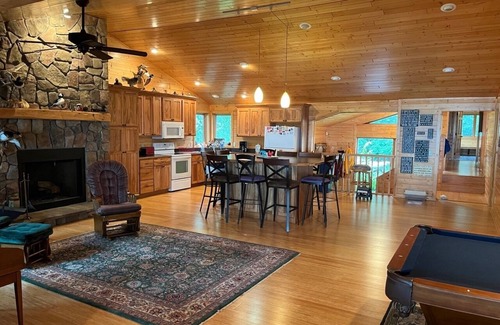 Aitkin Cabin | Beautiful Lakefront Property with Guesthouse