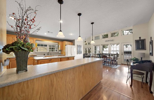 Onalaska House | Beautiful Lakefront Retreat with Boat Slip