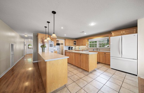 Onalaska House | Beautiful Lakefront Retreat with Boat Slip