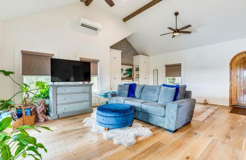 Woodstock Apartment | Beautiful Lakefront Studio Dock, Fire Pit, Kayak