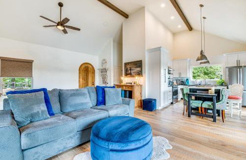 Woodstock Apartment | Beautiful Lakefront Studio Dock, Fire Pit, Kayak