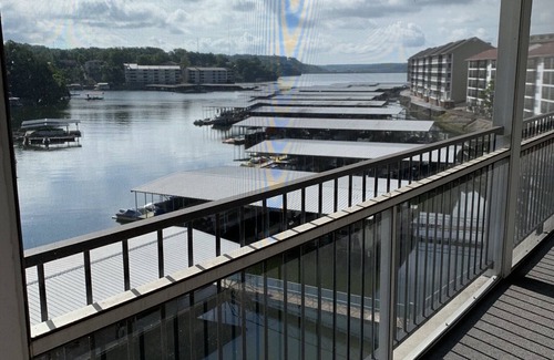 Lakeland Condo | Beautiful Lakefront Condo. Best location on the lake. 5 min Uber from main strip