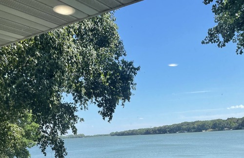 Saint James House | Beautiful lakefront 3 bedroom 2 bathroom home.