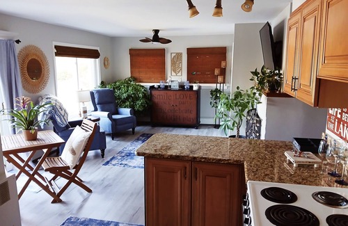 Oxbow House | Beautiful Lakefront Home with kayaks/paddleboats included! Pets allowed!