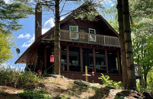 Sharbot Lake Cottage | Beautiful Lakehouse - the Perfect Family Vacation.