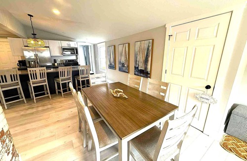 Huron House | Beautiful Lakehouse close to everything!