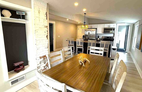 Huron House | Beautiful Lakehouse close to everything!