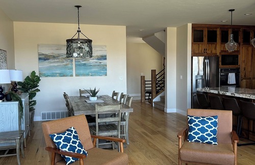 Ogden House | Beautiful Lakehouse on Pineview Reservoir near 3 ski resorts