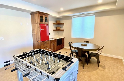 Ogden House | Beautiful Lakehouse on Pineview Reservoir near 3 ski resorts