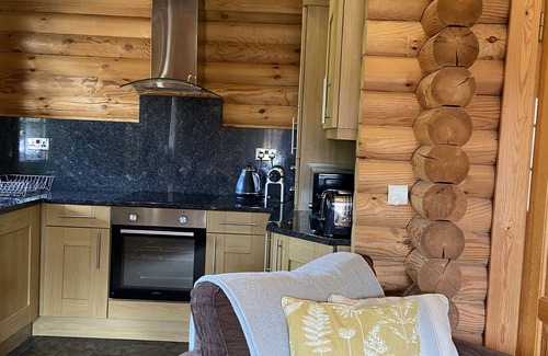 Morpeth Cabin | Beautiful Lakeside Cabin With Hot Tub - Pet Friendly - Near Golf Course