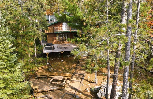 Cook House | Beautiful Lakeside Property Perfect for Any Season: The Boathouse