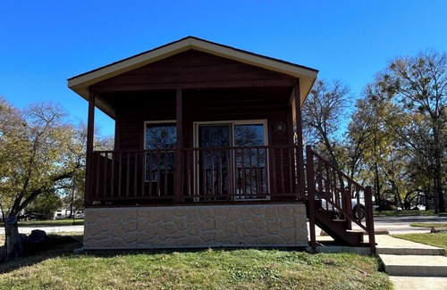 Frisco Cabin | Beautiful Lakeside Tiny House Cabin