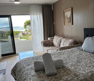Waipahihi Apartment | Beautiful Lakeview Apartment