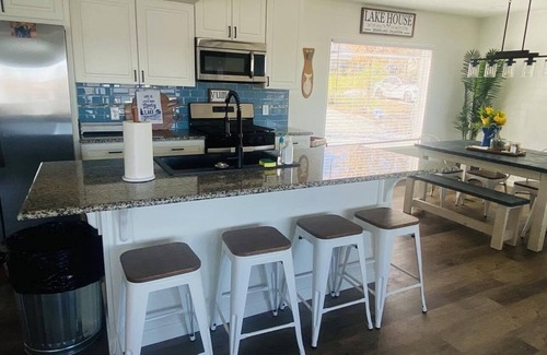 Grove House | Beautiful Lakeview House Family Friendly Couples Retreat Private Swim/Boat Dock
