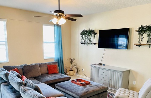 Gibsonton House | Beautiful large & comfortable new home-convenient location!