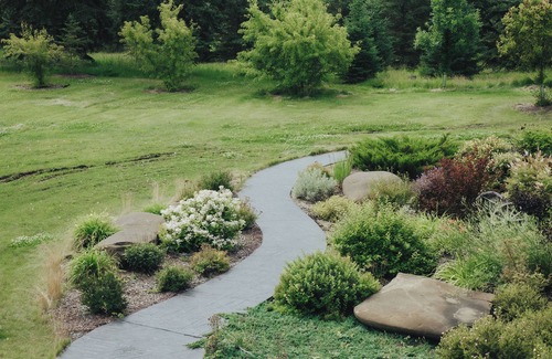 Calgary-Edmonton Corridor Villa | Beautiful, large green area, luxurious rooms, halls for workshops and events
