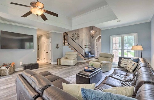 Wilsonville House | Beautiful Lay Lake Retreat for Large Families!! Make Lasting memories!