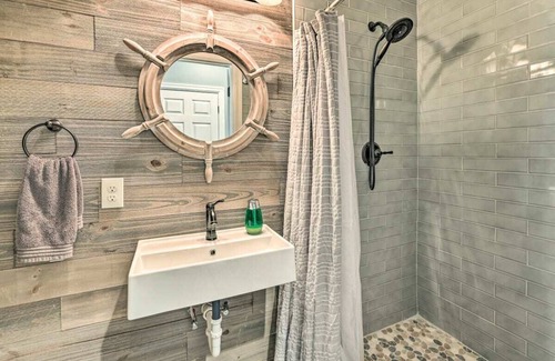 Wilsonville House | Beautiful Lay Lake Retreat for Large Families!! Make Lasting memories!
