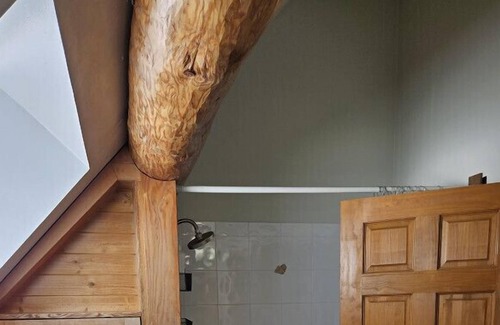 Bowen Island Cabin | Beautiful light-filled log home