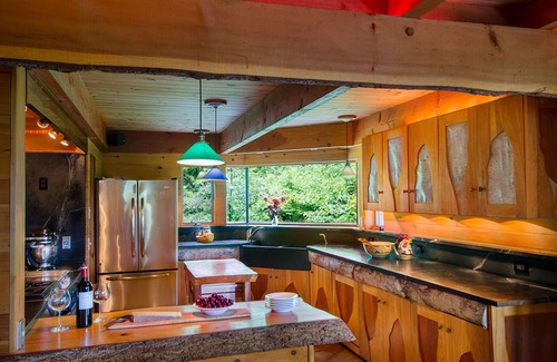 Warren Cabin | Beautiful lodge with furnished deck and views - near skiing