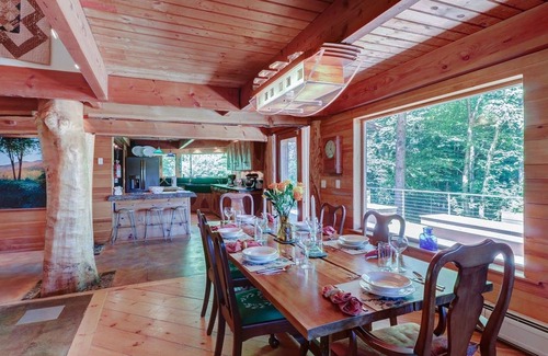 Warren Cabin | Beautiful lodge with furnished deck and views - near skiing
